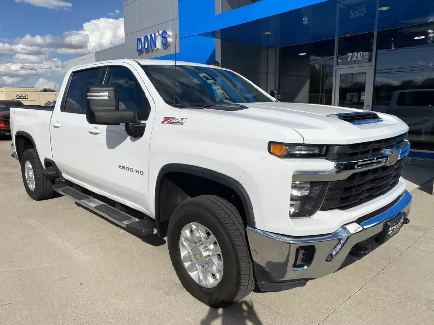 2024 Chevrolet Silverado 2500HD LT photo 1