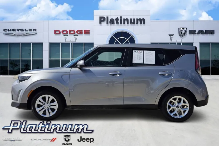 2025 Kia Soul LX photo 1