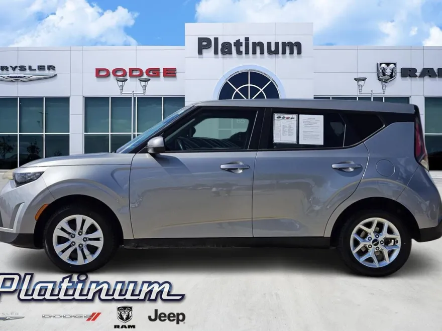 2025 Kia Soul LX photo 1