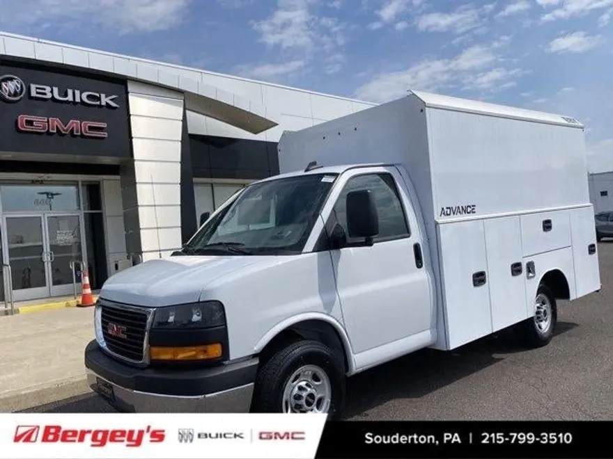 2025 Gmc Savana Cutaway 3500 photo 1