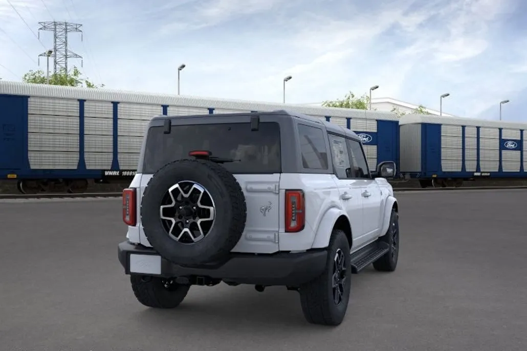 2025 Ford Bronco Outer Banks photo 1