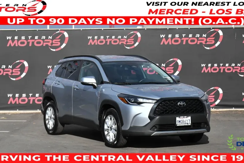 2023 Toyota Corolla Cross LE photo 1