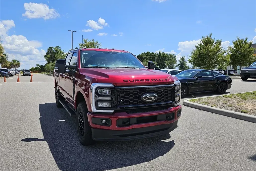 2025 Ford F-250 Lariat photo 1