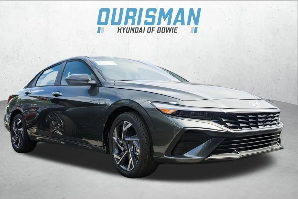 2025 Hyundai Elantra SEL Sport photo 1