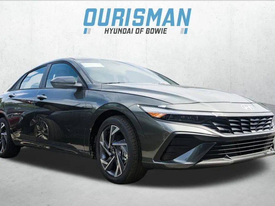 2025 Hyundai Elantra SEL Sport photo 1