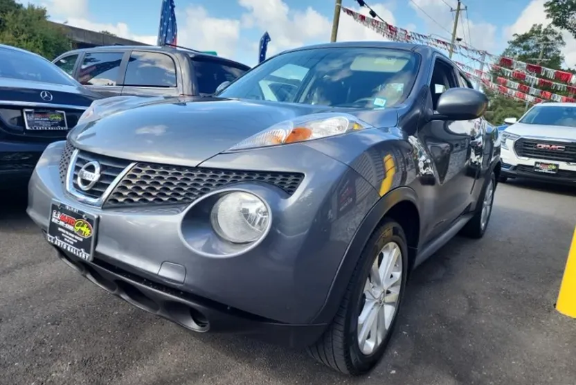 2013 Nissan Juke SV photo 1