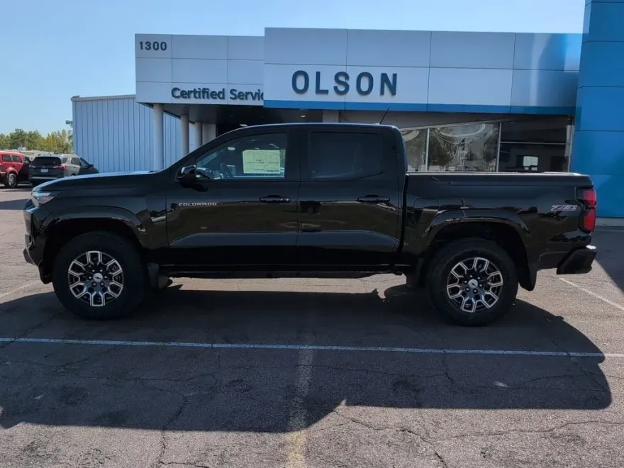 2026 Chevrolet Colorado Z71 photo 2