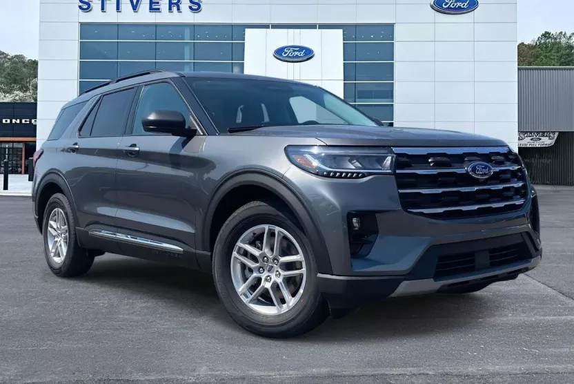 2025 Ford Explorer photo 1