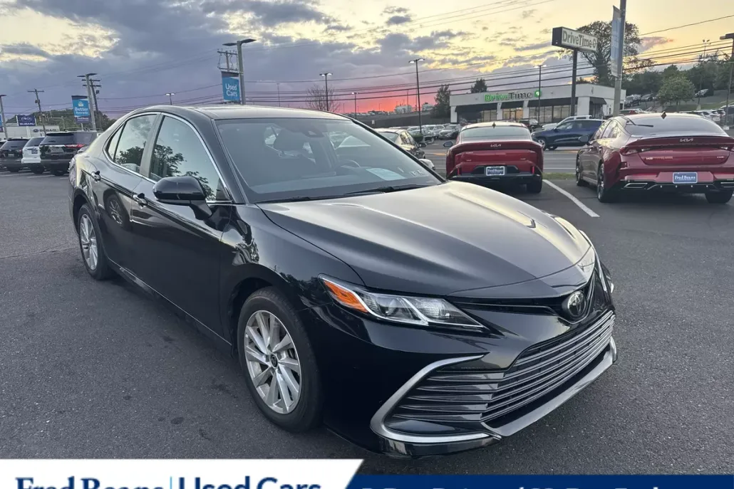 2022 Toyota Camry LE photo 1