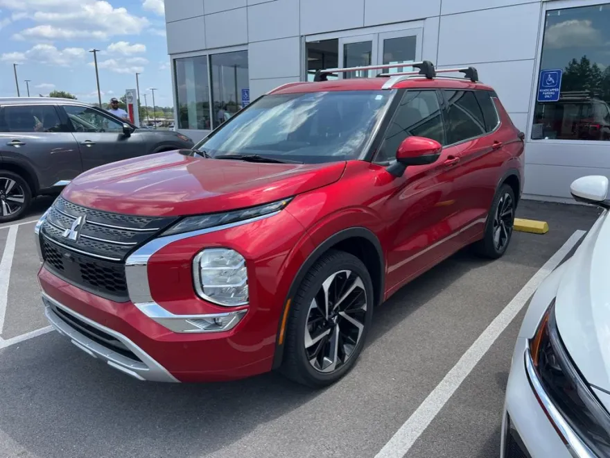 2022 Mitsubishi Outlander SEL photo 1