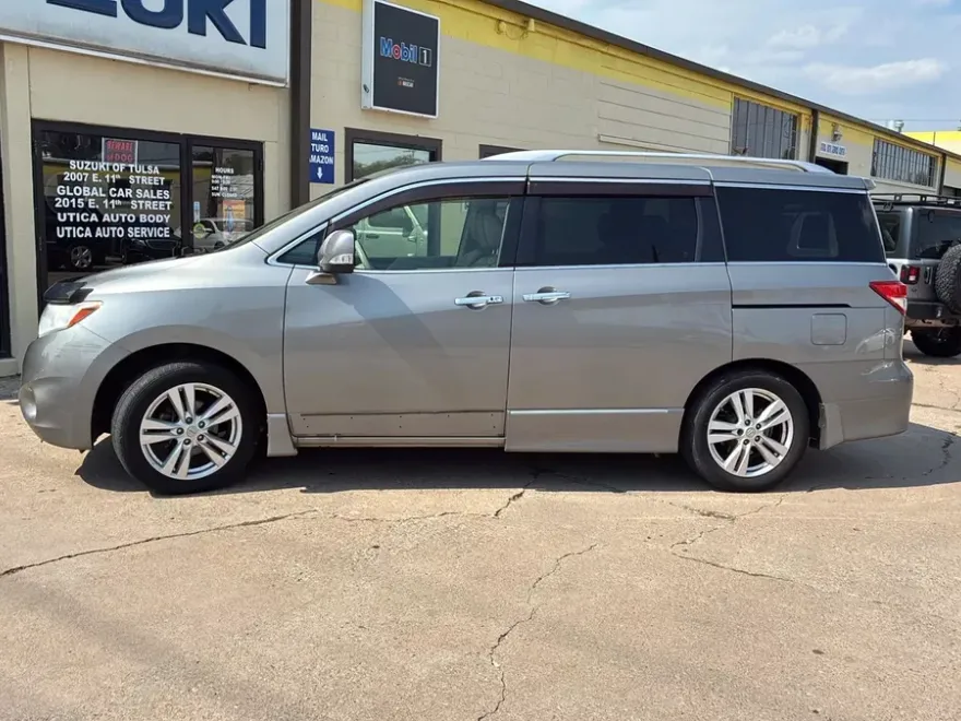 2013 Nissan Quest SL photo 1