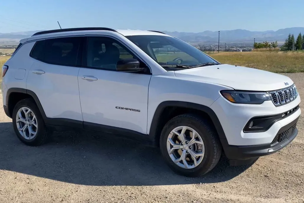 2024 Jeep Compass Latitude photo 1