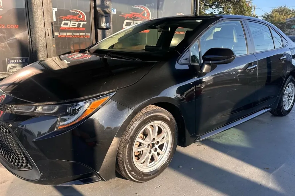 2022 Toyota Corolla Hybrid LE photo 1