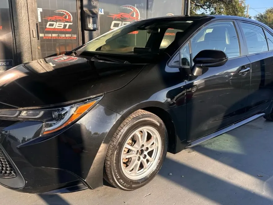 2022 Toyota Corolla Hybrid LE photo 1