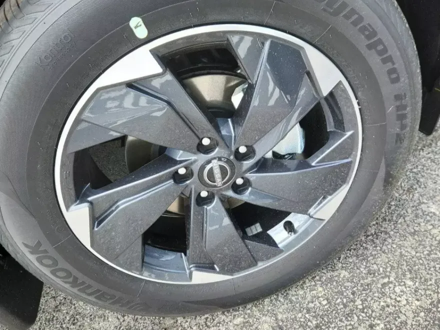 2026 Nissan Rogue SV photo 1