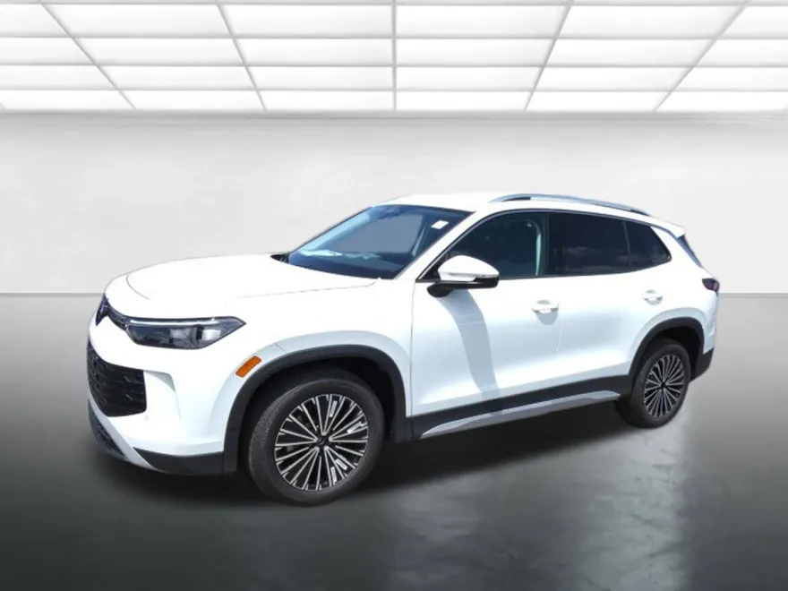 2025 Volkswagen Tiguan S photo 1
