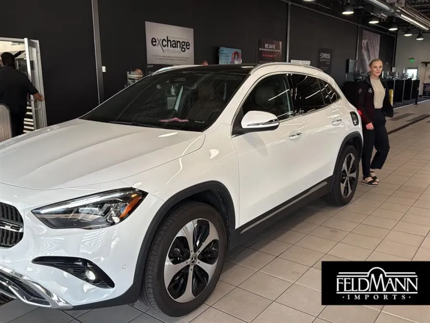 2024 Mercedes Benz GLA 4MATIC 250 photo 1