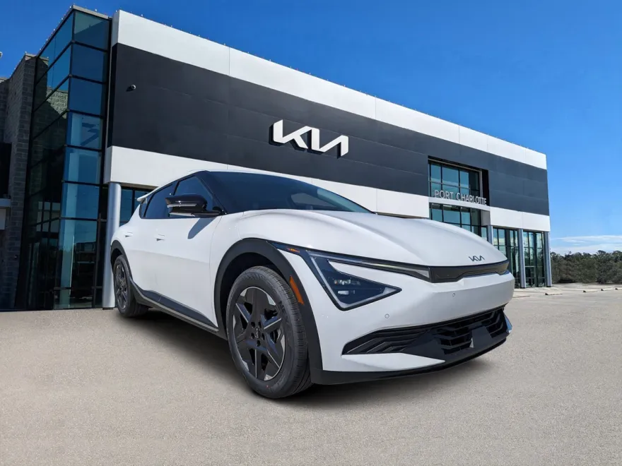 2025 Kia EV6 Light photo 1