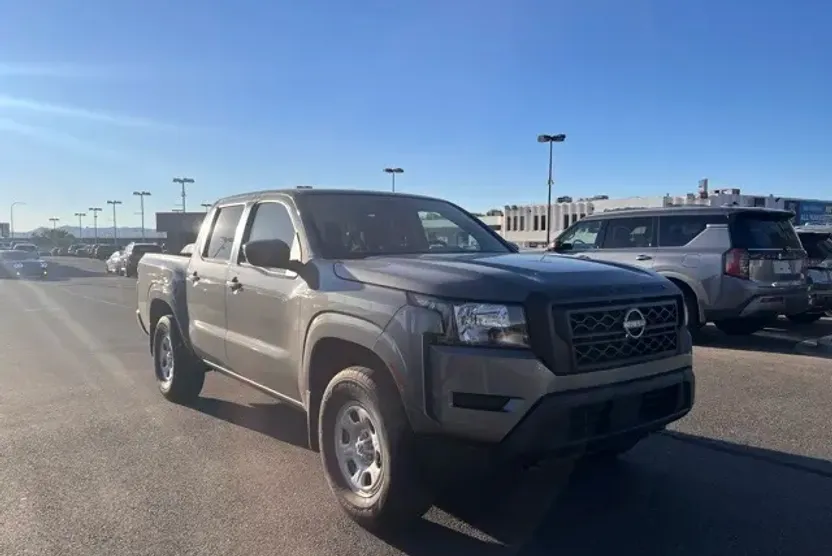 2022 Nissan Frontier SV photo 1