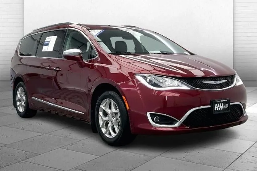 2018 Chrysler Pacifica Limited photo 1