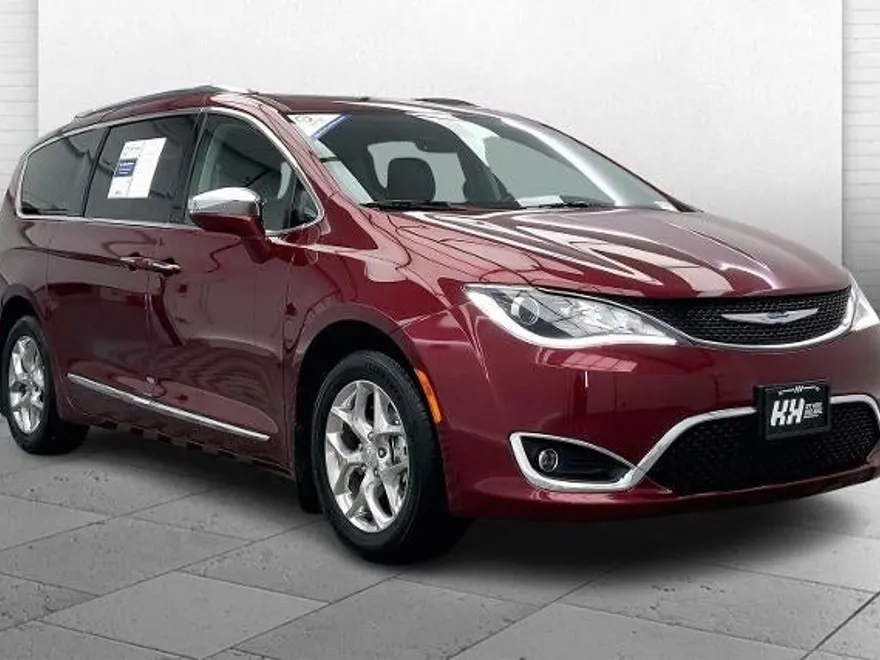 2018 Chrysler Pacifica Limited photo 1