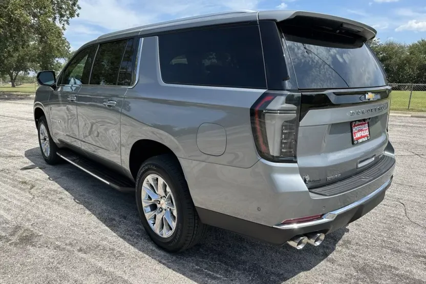 2026 Chevrolet Suburban Premier photo 1