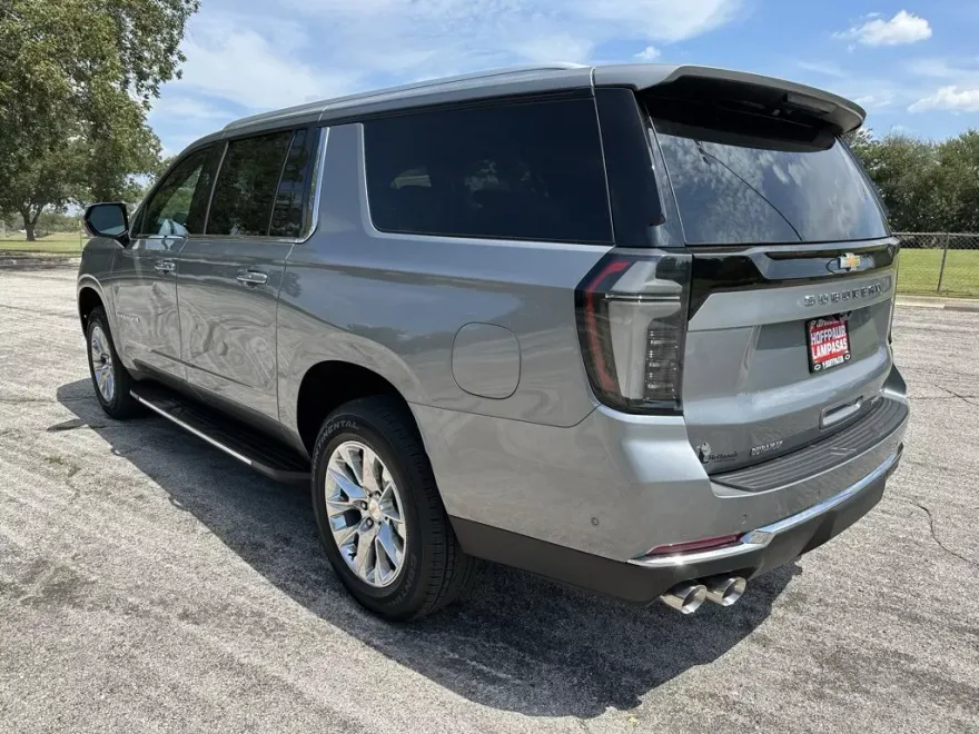 2026 Chevrolet Suburban Premier photo 1