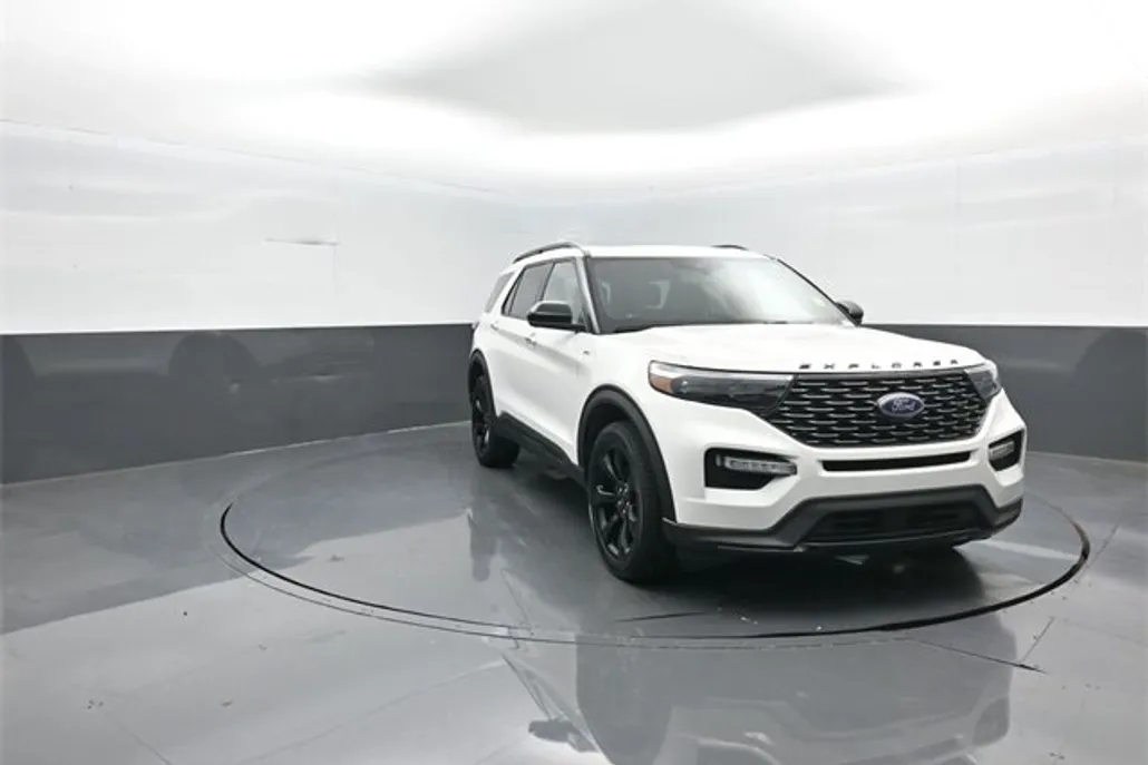 2022 Ford Explorer ST-Line photo 1