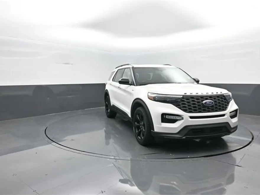 2022 Ford Explorer ST-Line photo 1