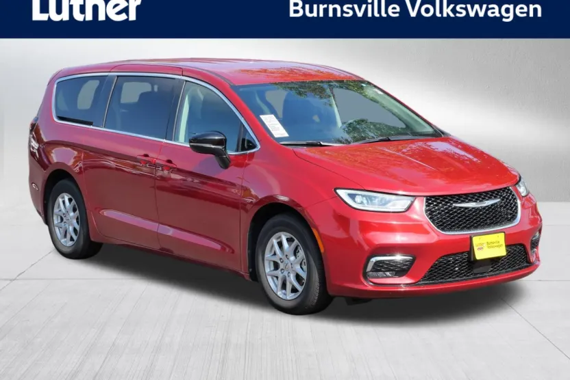 2024 Chrysler Pacifica Touring L photo 1