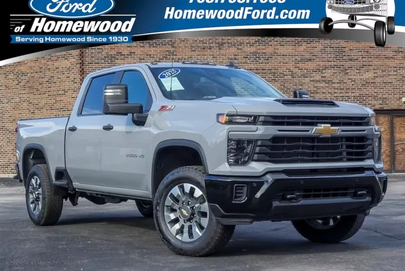 2025 Chevrolet Silverado 2500HD Custom photo 1