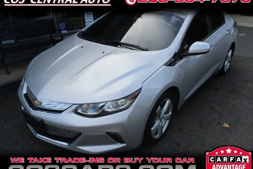 2017 Chevrolet Volt LT photo 1