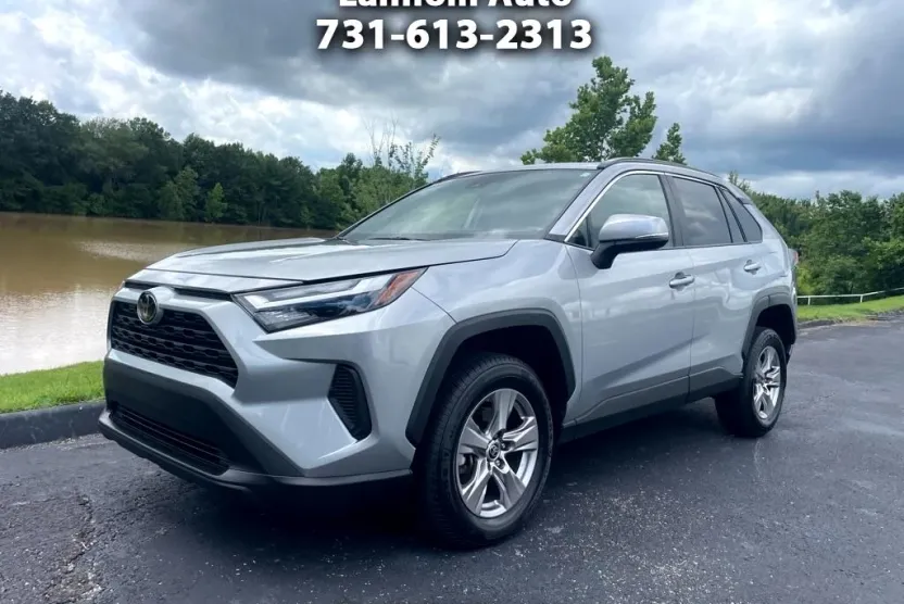 2022 Toyota RAV4 XLE photo 1