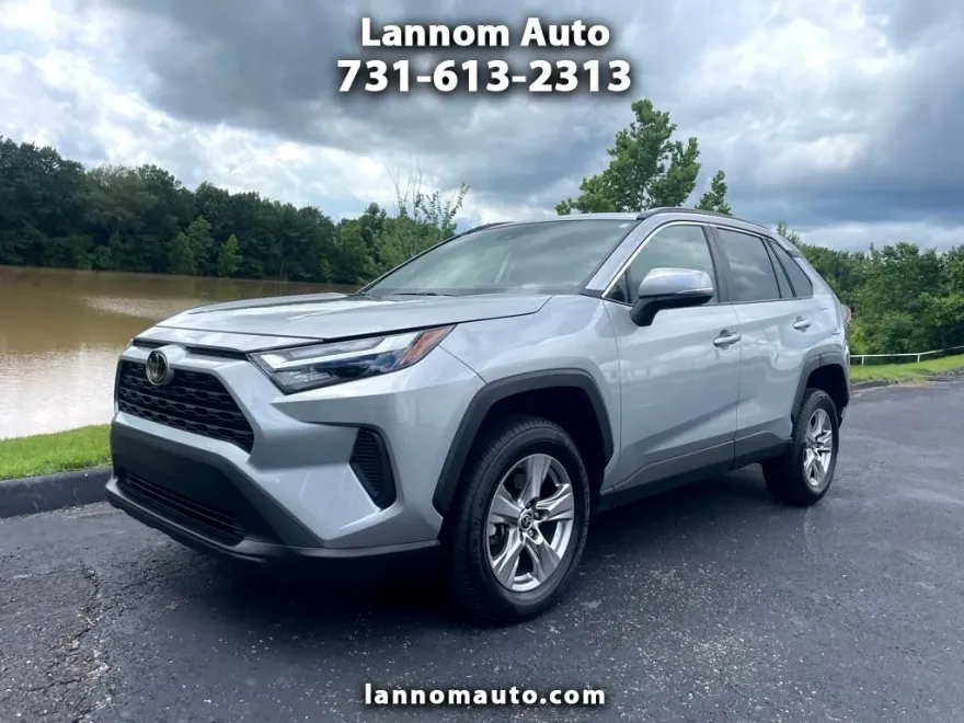 2022 Toyota RAV4 XLE photo 1
