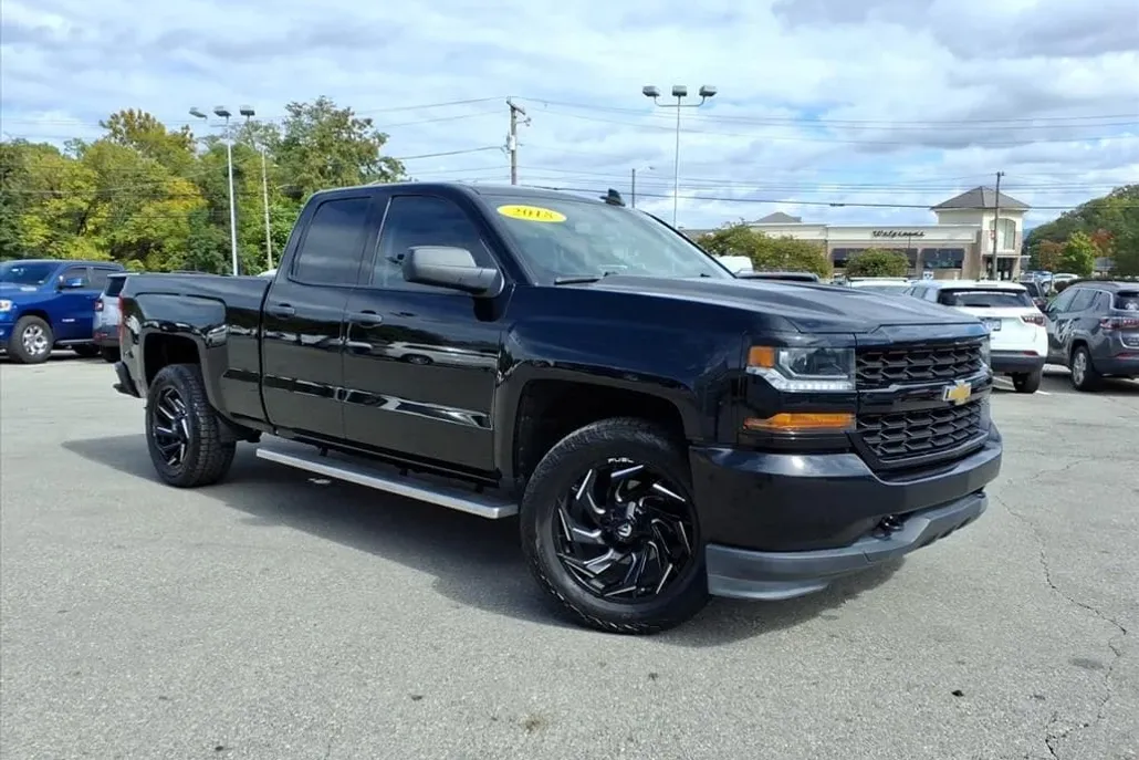 2018 Chevrolet Silverado 1500 Custom photo 1