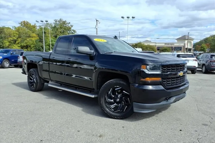 2018 Chevrolet Silverado 1500 Custom photo 1
