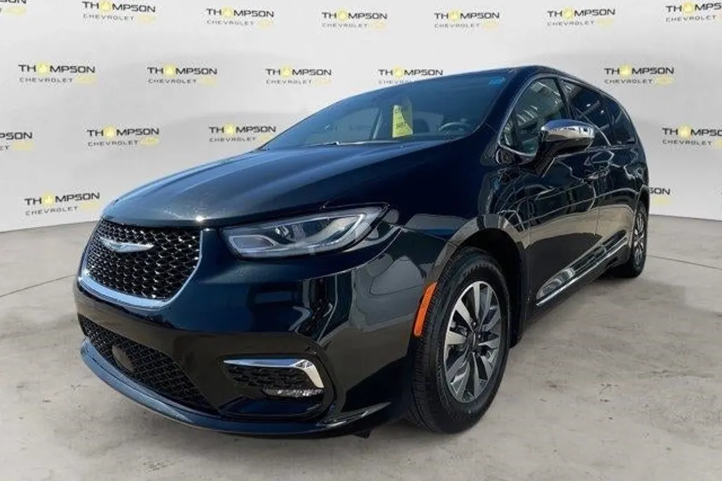 2023 Chrysler Pacifica Hybrid Limited photo 1