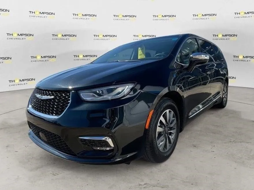 2023 Chrysler Pacifica Hybrid Limited photo 1