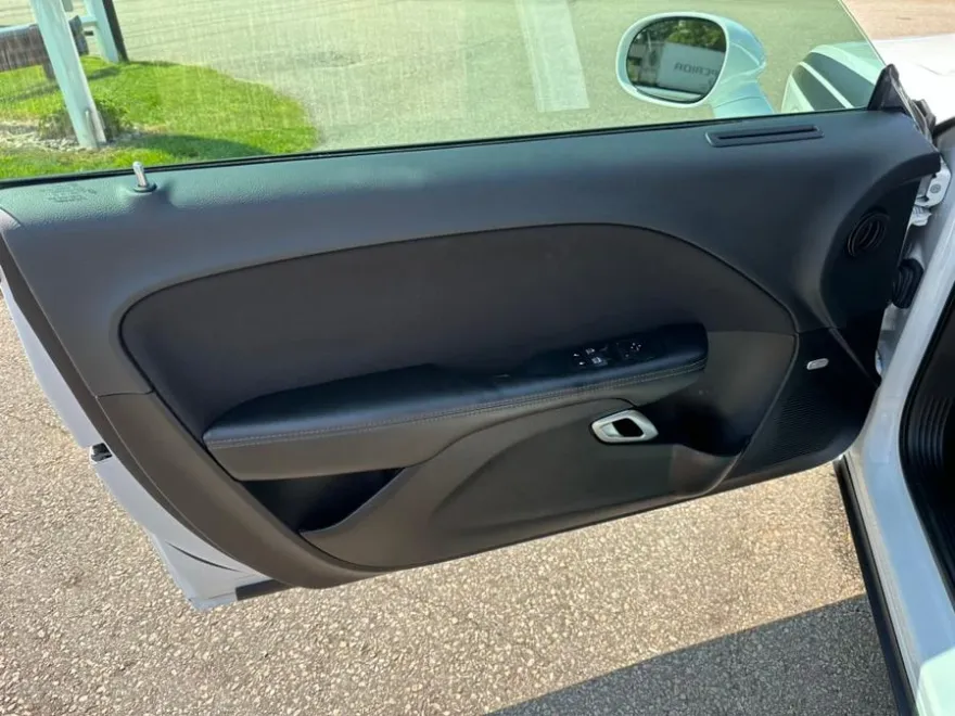 2020 Dodge Challenger SXT photo 9