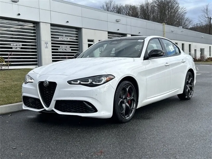 2025 Alfa Romeo Giulia photo 1
