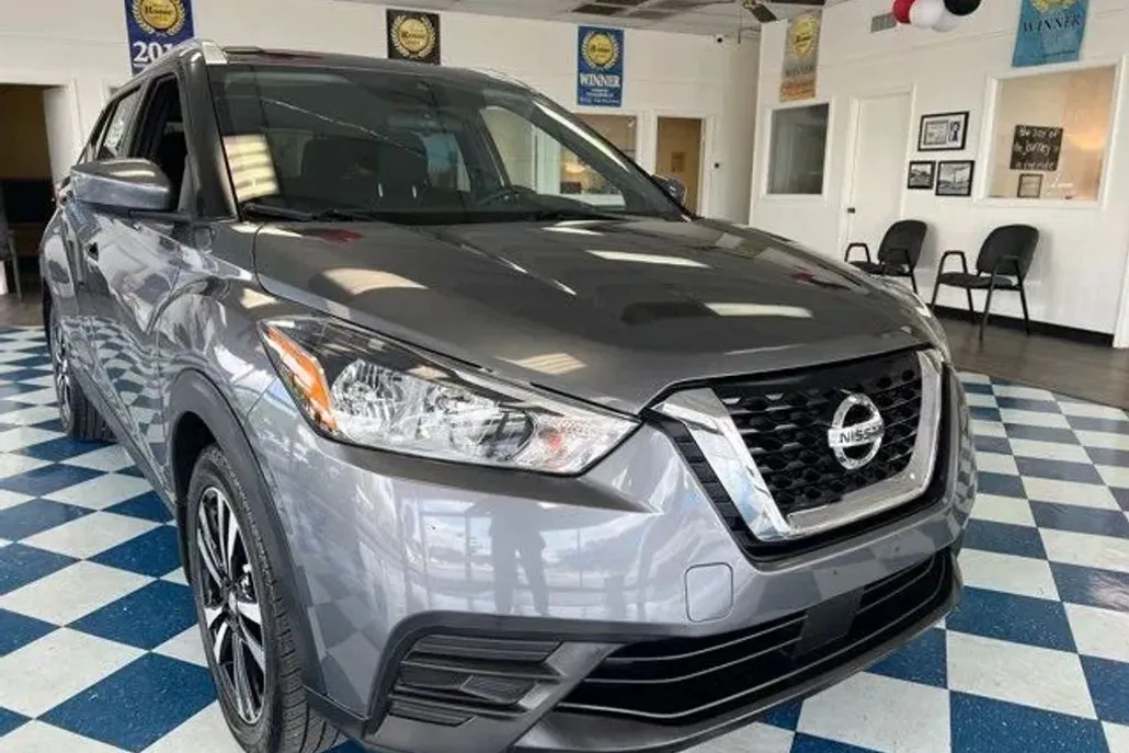 2020 Nissan Kicks SV photo 1