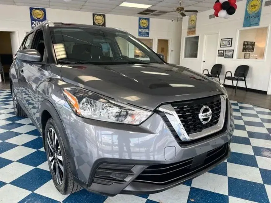 2020 Nissan Kicks SV photo 1