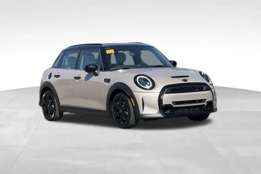 2024 Mini Cooper 4 Door Hardtop Iconic photo 1