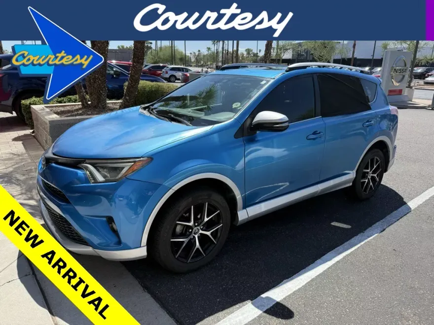 2016 Toyota RAV4 SE photo 1