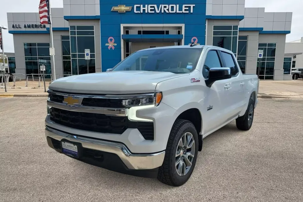 2026 Chevrolet Silverado 1500 LT photo 1