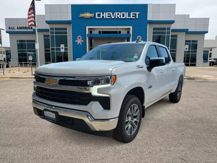 2026 Chevrolet Silverado 1500 LT photo 1