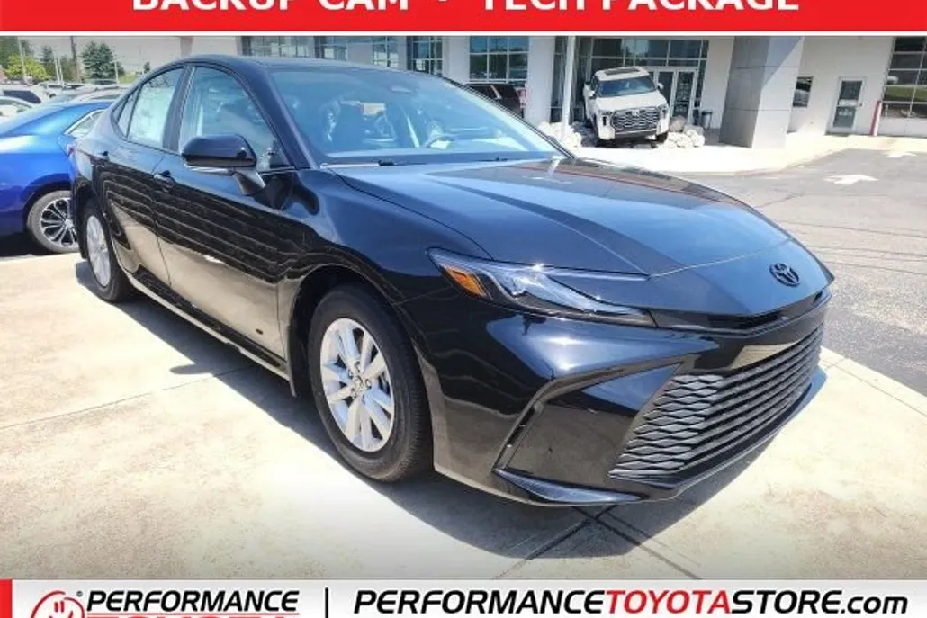 2025 Toyota Camry LE photo 1