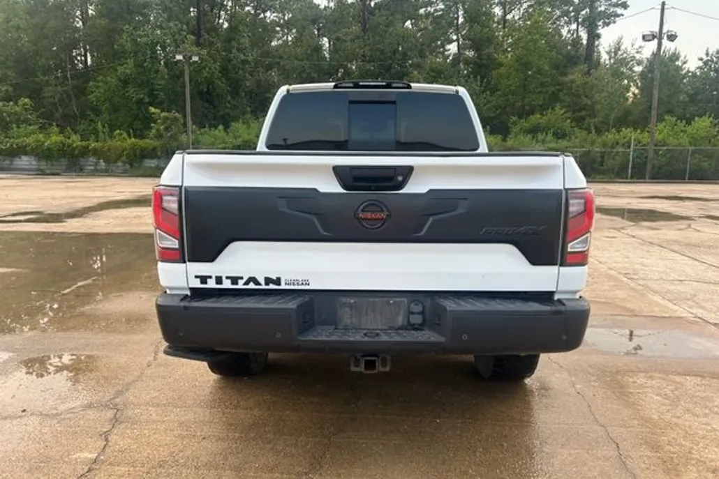 2021 Nissan Titan PRO-4X Crew Cab photo 1