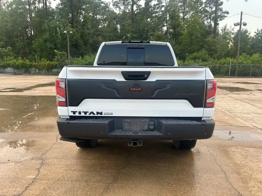 2021 Nissan Titan PRO-4X Crew Cab photo 1