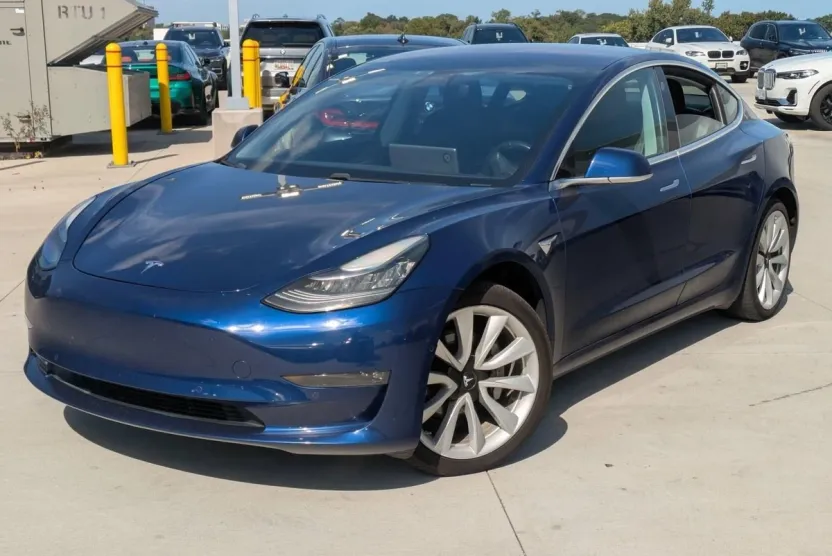 2018 Tesla Model 3 Mid Range photo 1